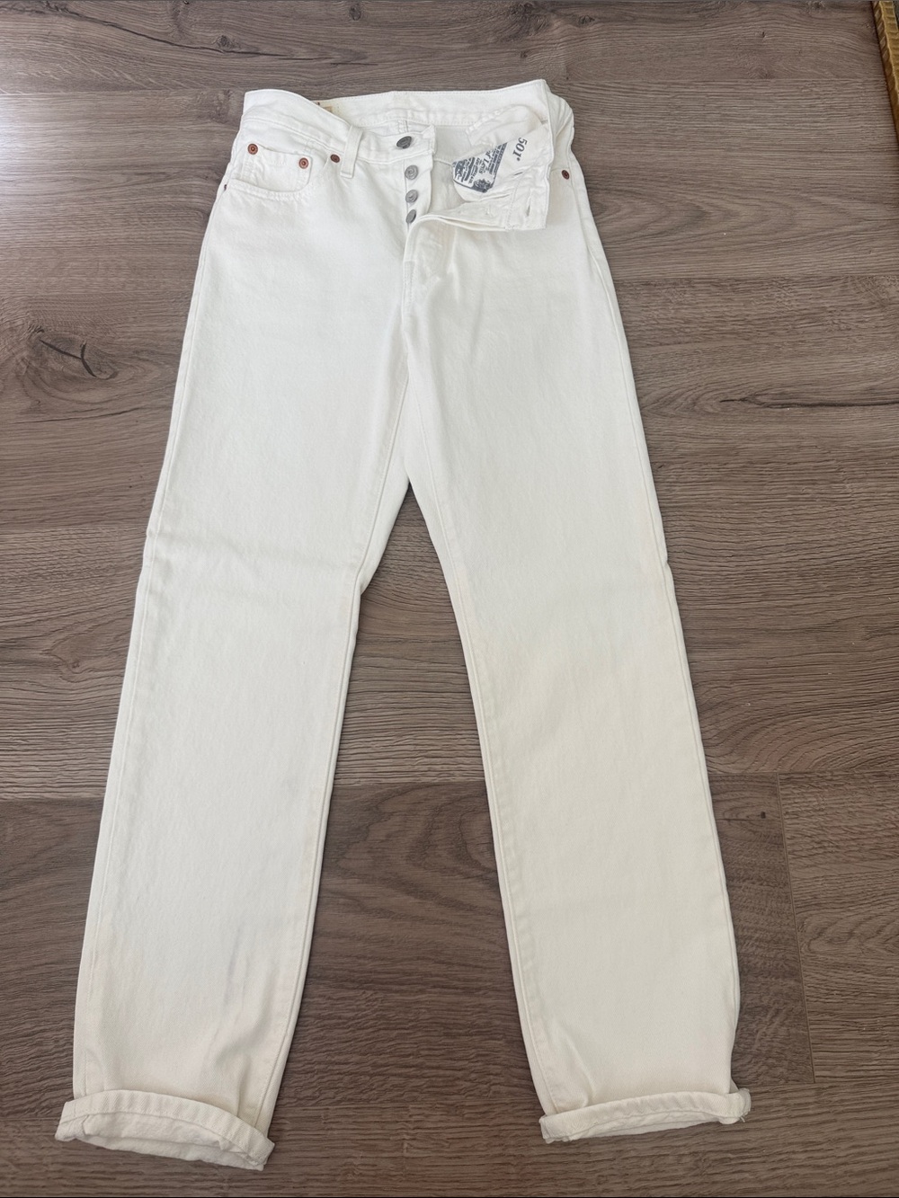 NWOT women’s Levi White Straight-Leg Jeans